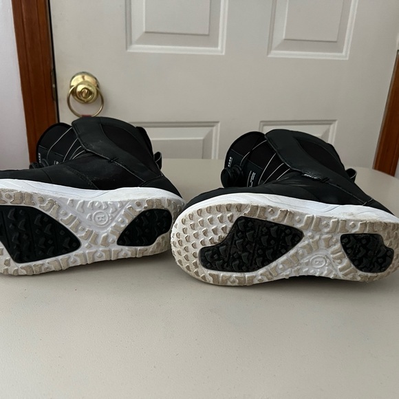 Black Snowboard Boots - Picture 3 of 5